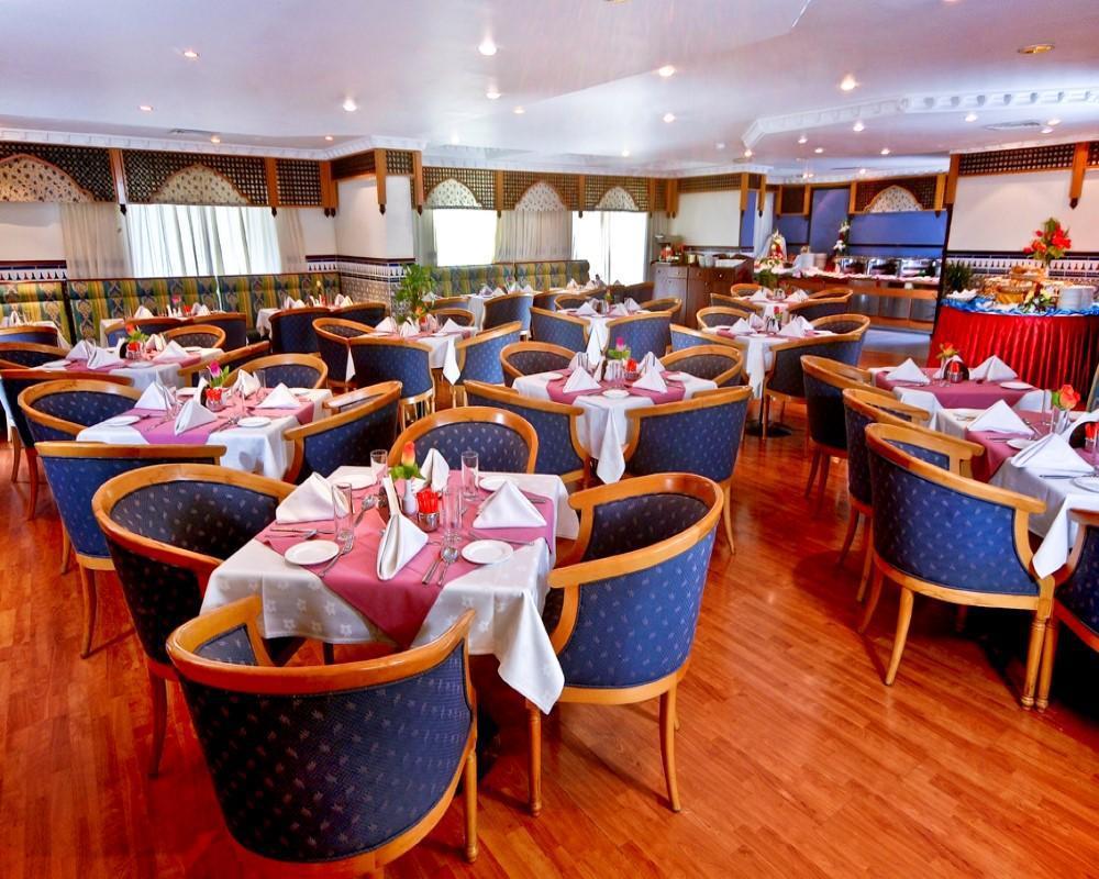Landmark Hotel Dubai Restaurant foto